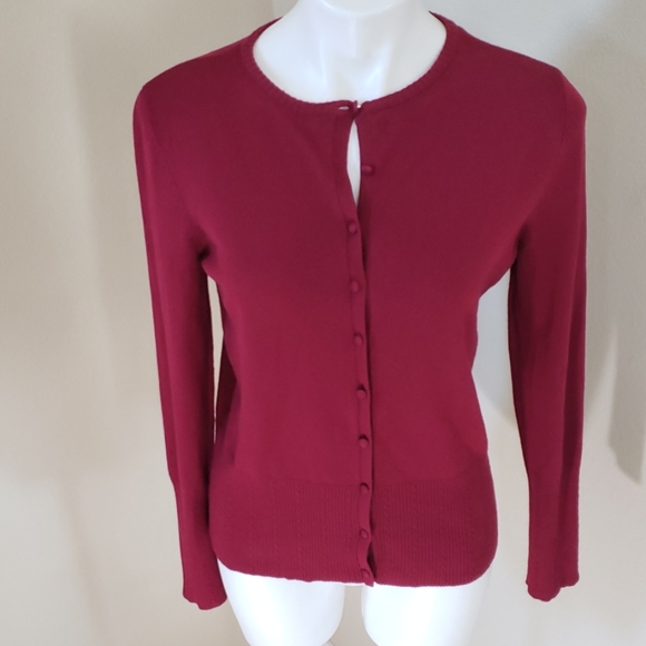 A button down cardigan sweater - Picture 2 of 5